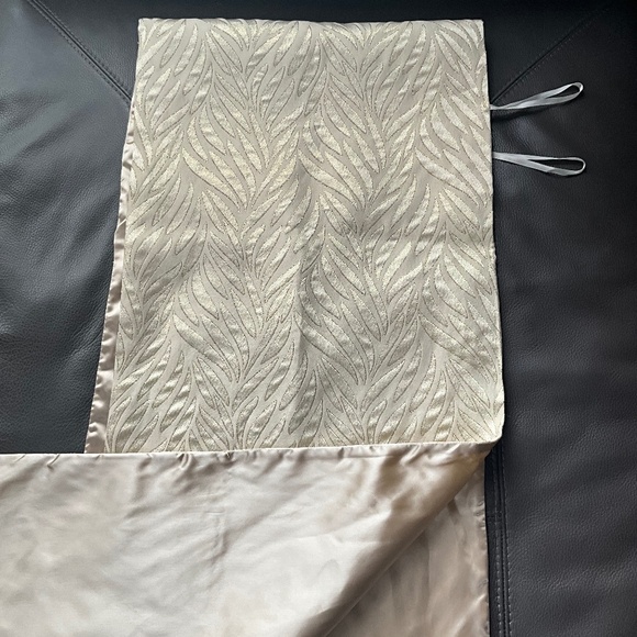 Jessica McClintock Satin Metallic Oversized Bridal Wrap Party Gala Cream Gold OS - Picture 7 of 9